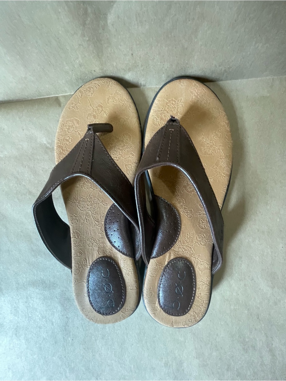 B.O.C. Comfort Women's Brown Leather Thong Sandals-New